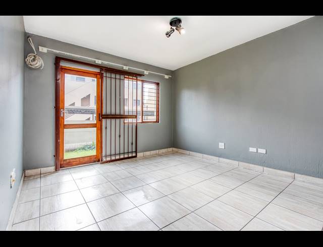 2 BEDROOM APARTMENT TO LET IN WELTEVREDEN PARK